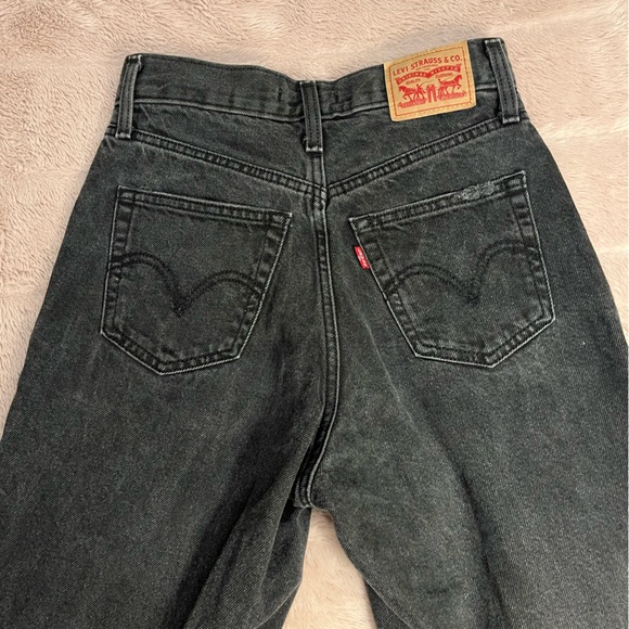 LEVI’S High Waisted Mom Jeans Black Distressed Size 26 - Picture 15 of 16